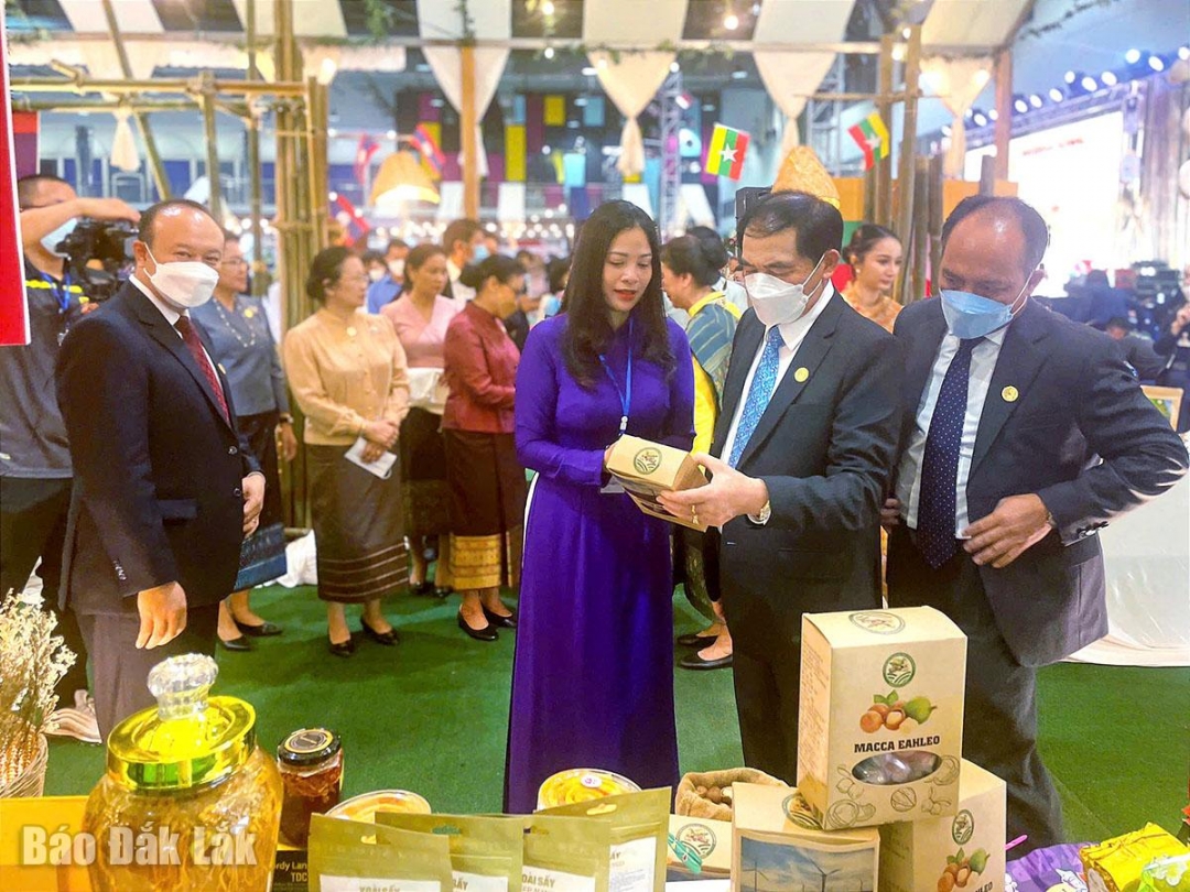 trưng bày sản phẩm 1